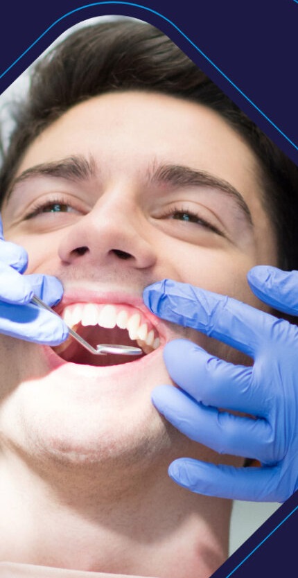 Atendimento odontológico em imagem publicada pela ANEO